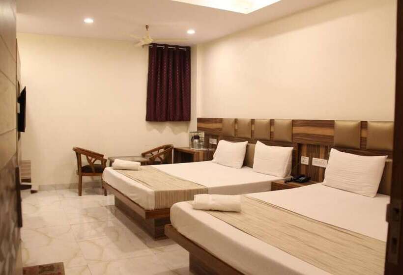 Отель Golden Oasis Delhi