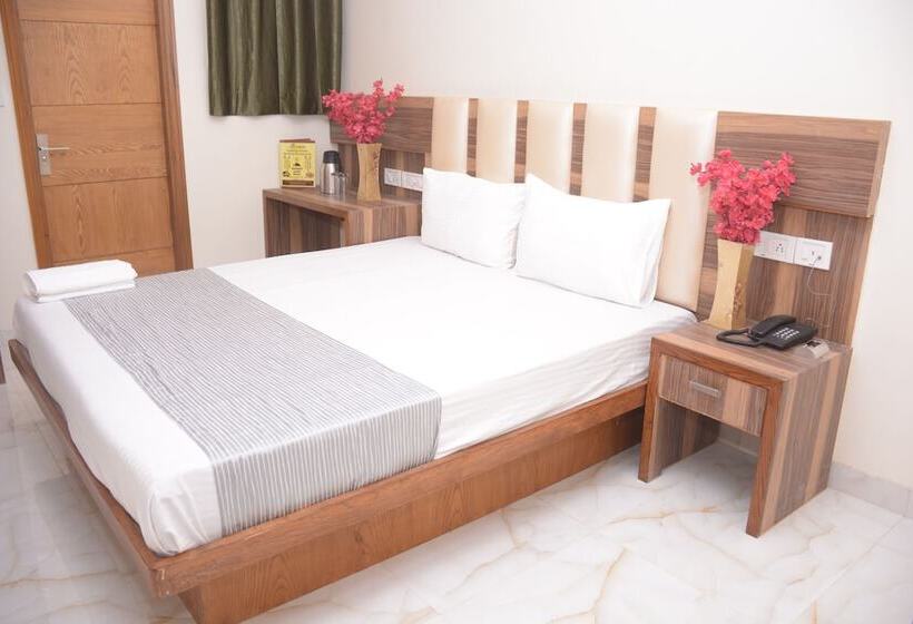 Отель Golden Oasis Delhi