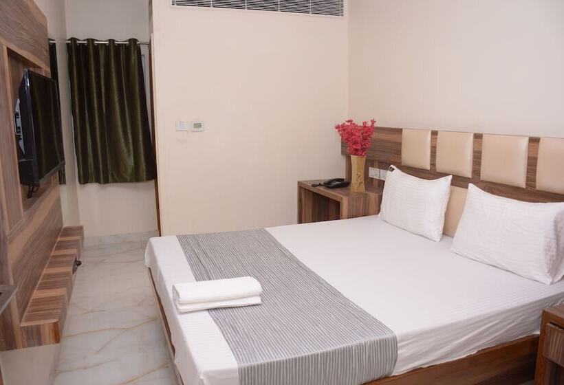 Отель Golden Oasis Delhi