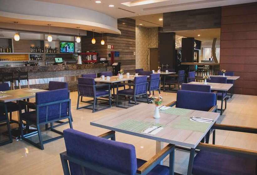 هتل Hilton Garden Inn Leon