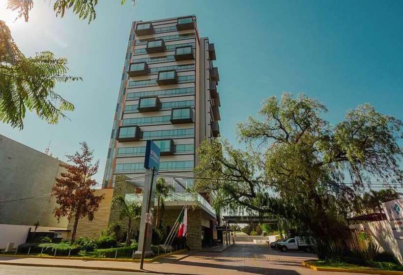 هتل Hilton Garden Inn Leon