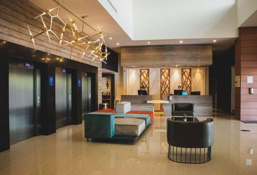 هتل Hilton Garden Inn Leon