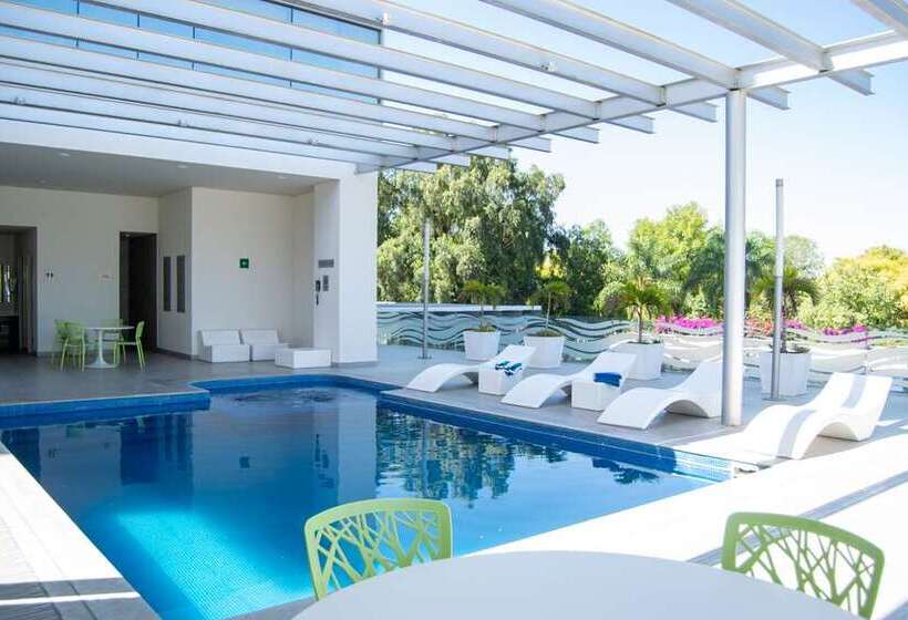 هتل Hilton Garden Inn Leon