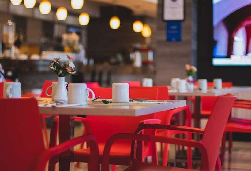 هتل Hilton Garden Inn Leon