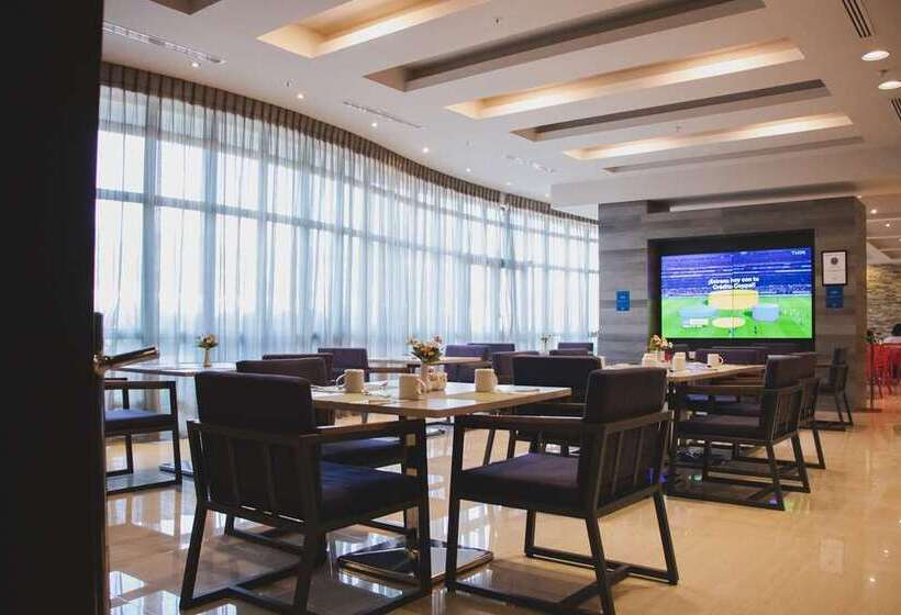 هتل Hilton Garden Inn Leon