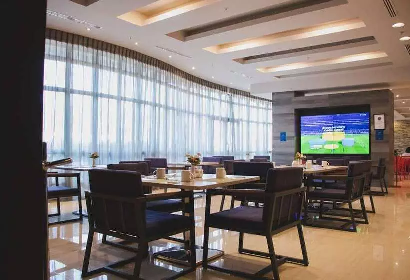 هتل Hilton Garden Inn Leon