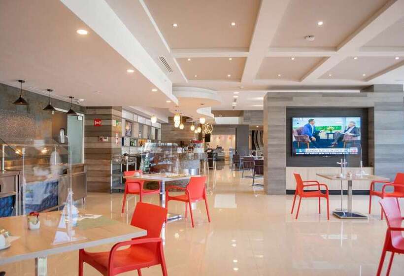 هتل Hilton Garden Inn Leon
