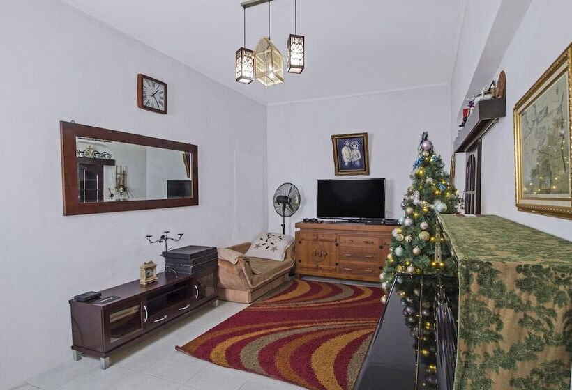 فندق Reddoorz @ Radio Dalam