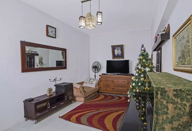 Hotelli Reddoorz @ Radio Dalam