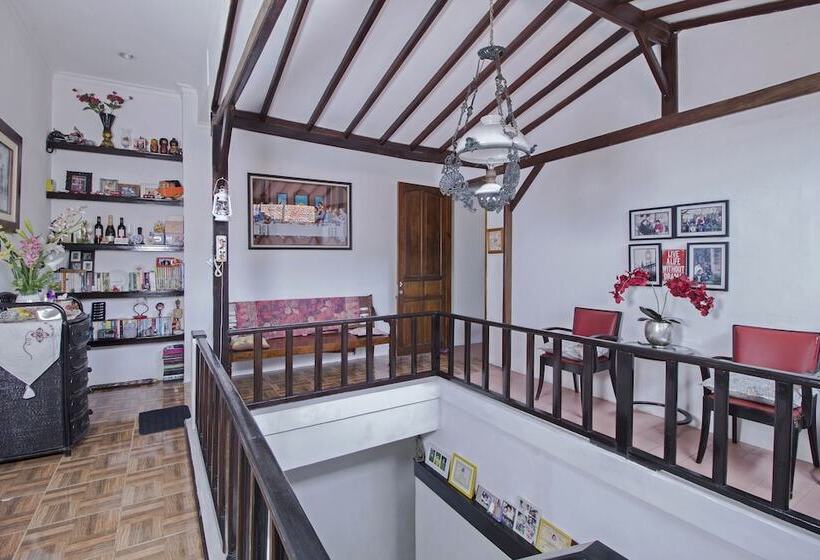 فندق Reddoorz @ Radio Dalam