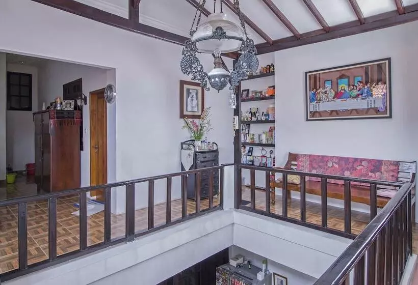 Hotelli Reddoorz @ Radio Dalam