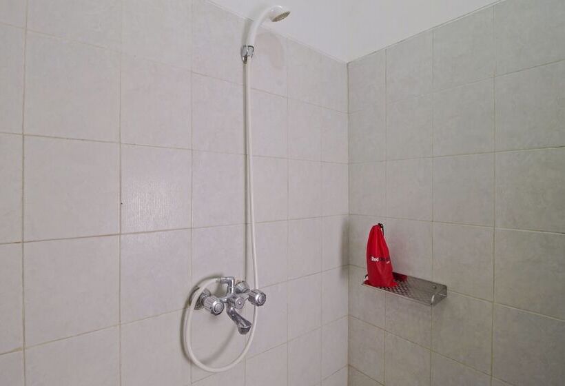 فندق Reddoorz @ Radio Dalam