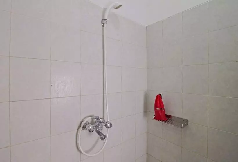 Hotelli Reddoorz @ Radio Dalam