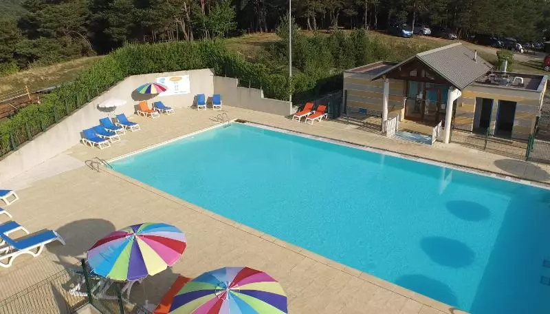 هتل Vvf Lac De Serre Ponçon