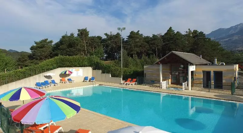 هتل Vvf Lac De Serre Ponçon