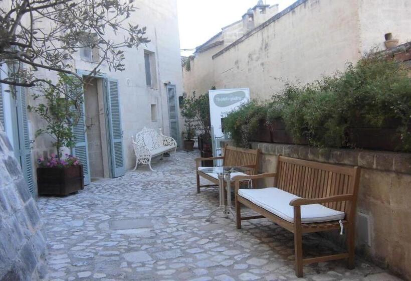 L Hotel In Pietra