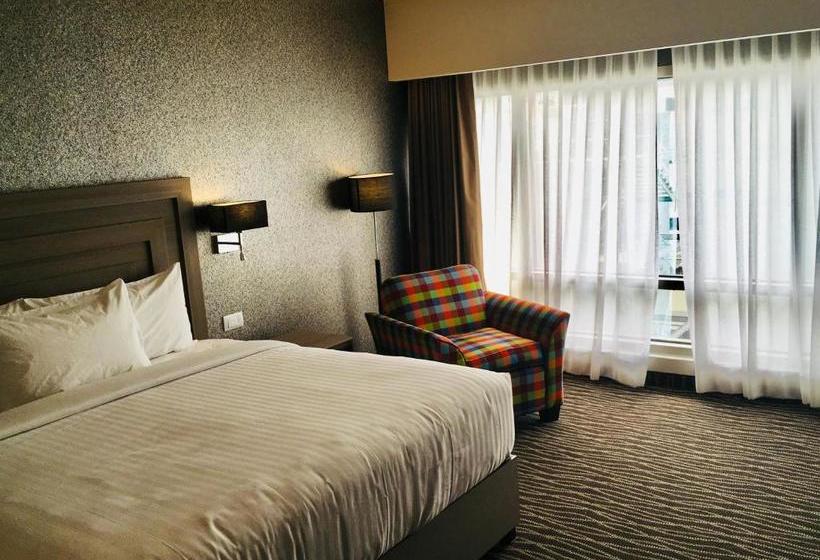 هتل Hilton Garden Inn Leon