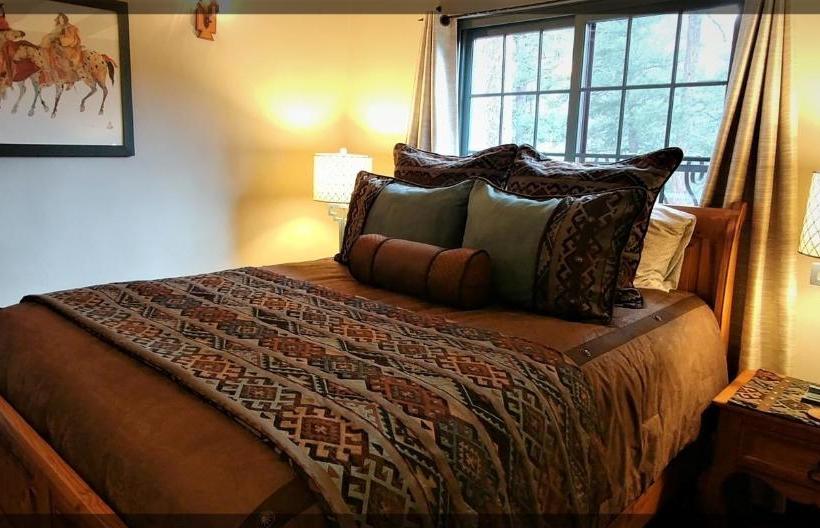 ホテル Adobe Inn At Cascade