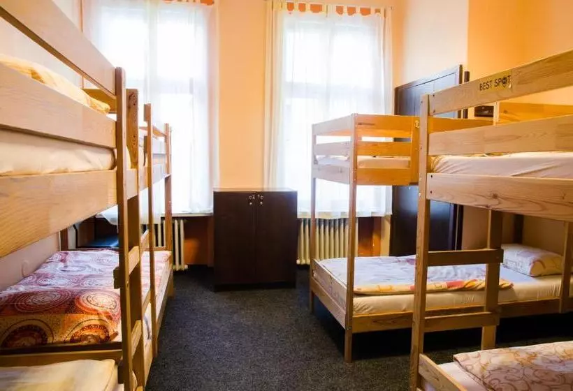Hotelli Best Spot Hostel