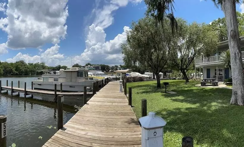 Hotelli Hontoon Landing Resort & Marina