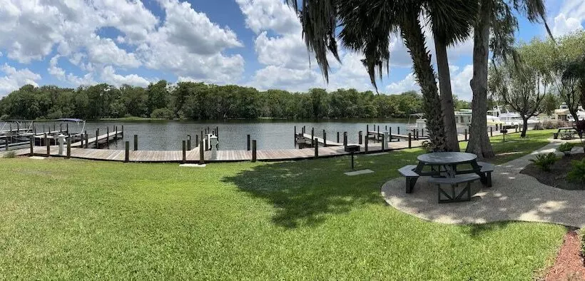 Hotelli Hontoon Landing Resort & Marina