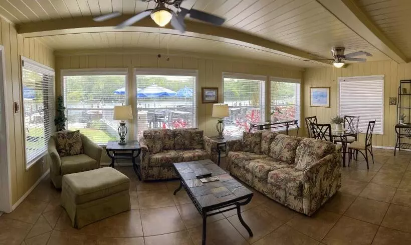 Hotelli Hontoon Landing Resort & Marina