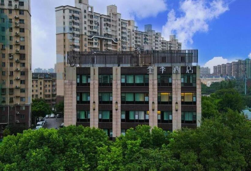 Ji Hotel Shanghai South Yanggao Road Metro Station