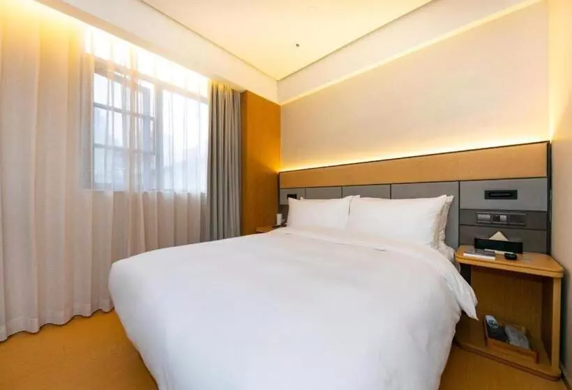 Ji Hotel Shanghai South Yanggao Road Metro Station