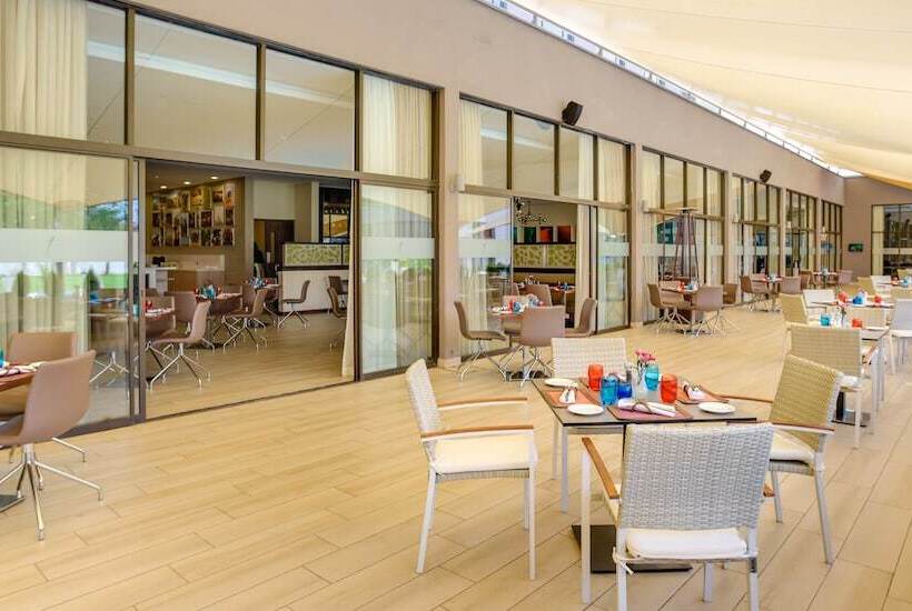 هتل Tamarind Tree