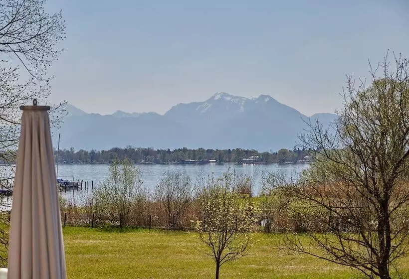 ホテル Zum Fischer Am See S
