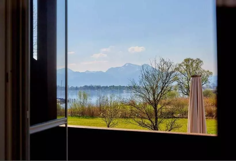 ホテル Zum Fischer Am See S