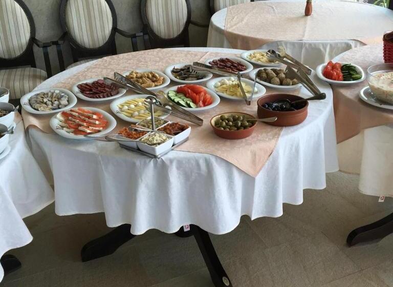 Отель Pensiunea Delta Dreams