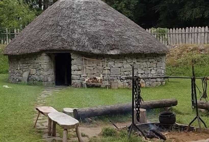 Hillview Farmhouse B&b