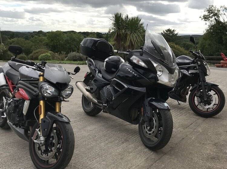 Hillview Farmhouse B&b