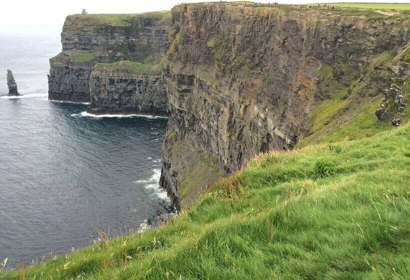 Hillview Farmhouse B&b