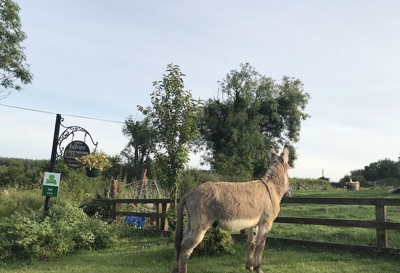 Hillview Farmhouse B&b