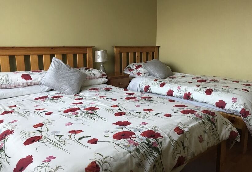 Hillview Farmhouse B&b