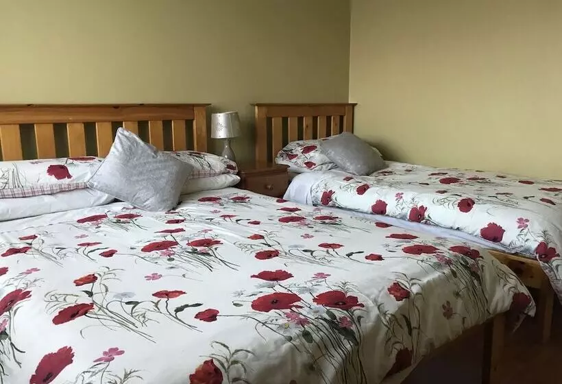 Hillview Farmhouse B&b