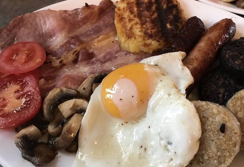 Hillview Farmhouse B&b