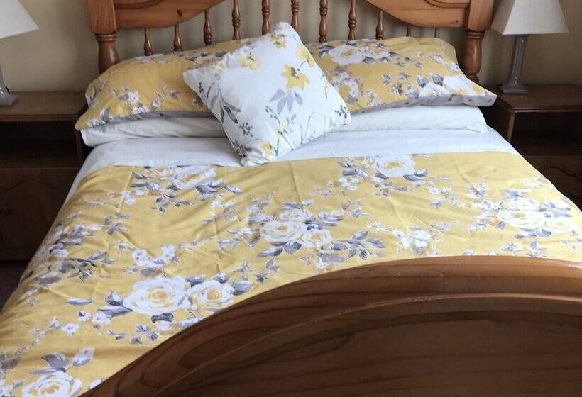 Hillview Farmhouse B&b