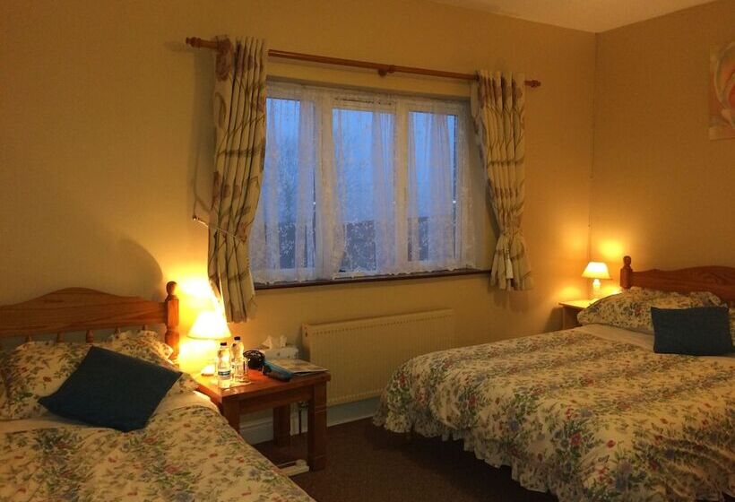 Hillview Farmhouse B&b