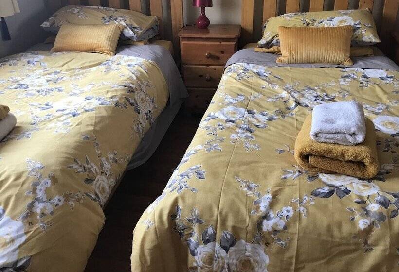 Hillview Farmhouse B&b