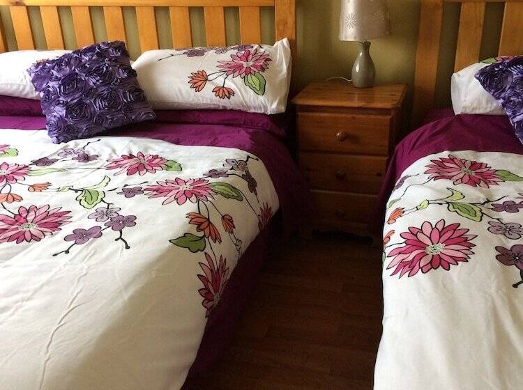 Hillview Farmhouse B&b