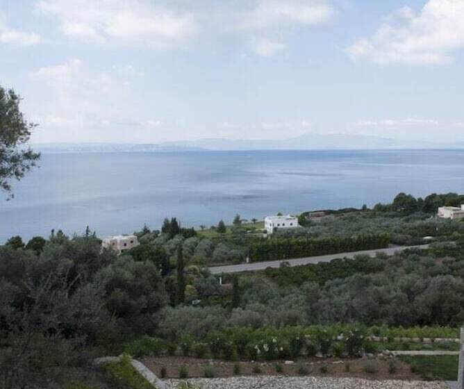 Hotel Elimnion Resort