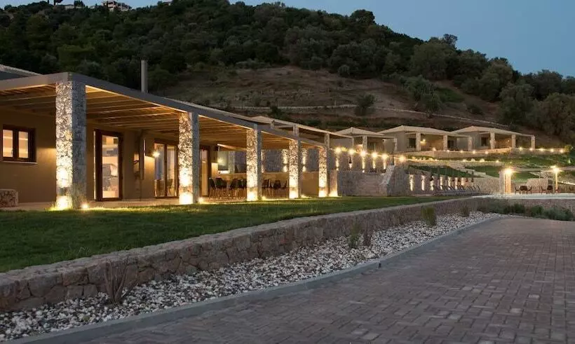 Hotelli Elimnion Resort