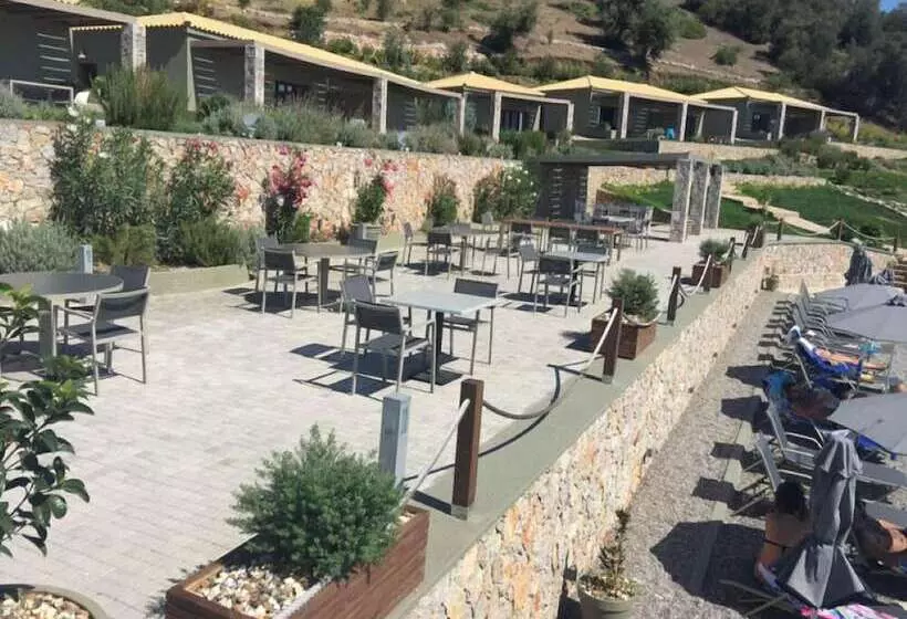 Hotelli Elimnion Resort