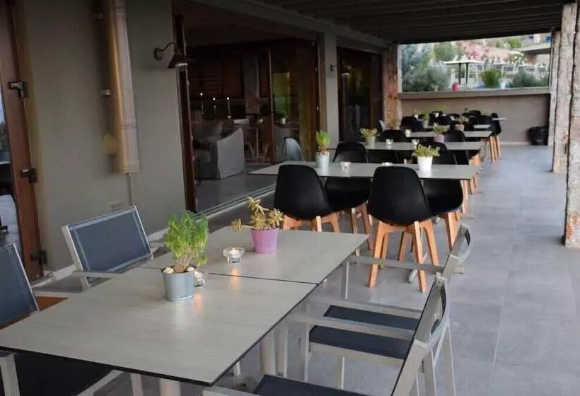 Hotelli Elimnion Resort