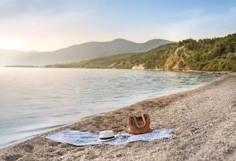 Hotelli Elimnion Resort