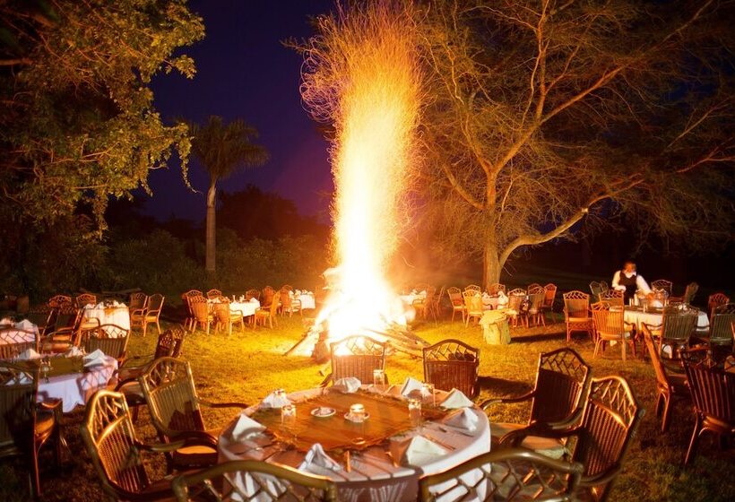 Отель Ngurdoto Mountain Lodge