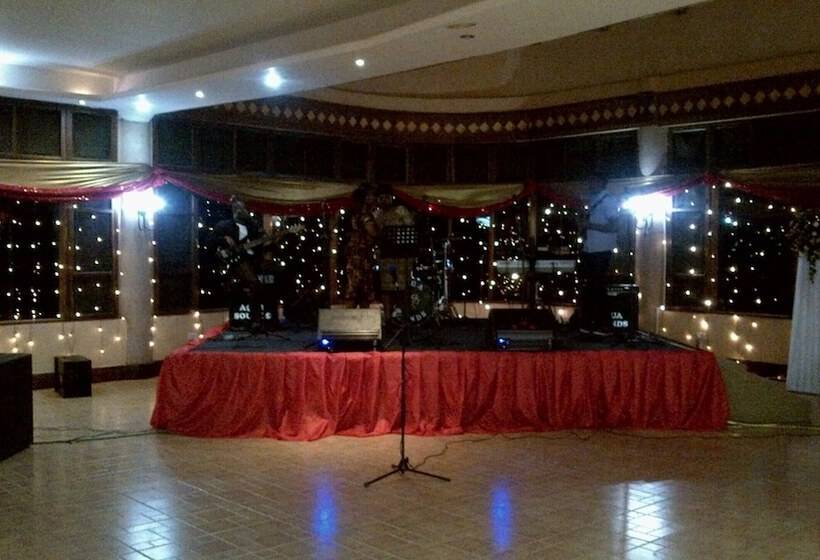 Отель Ngurdoto Mountain Lodge